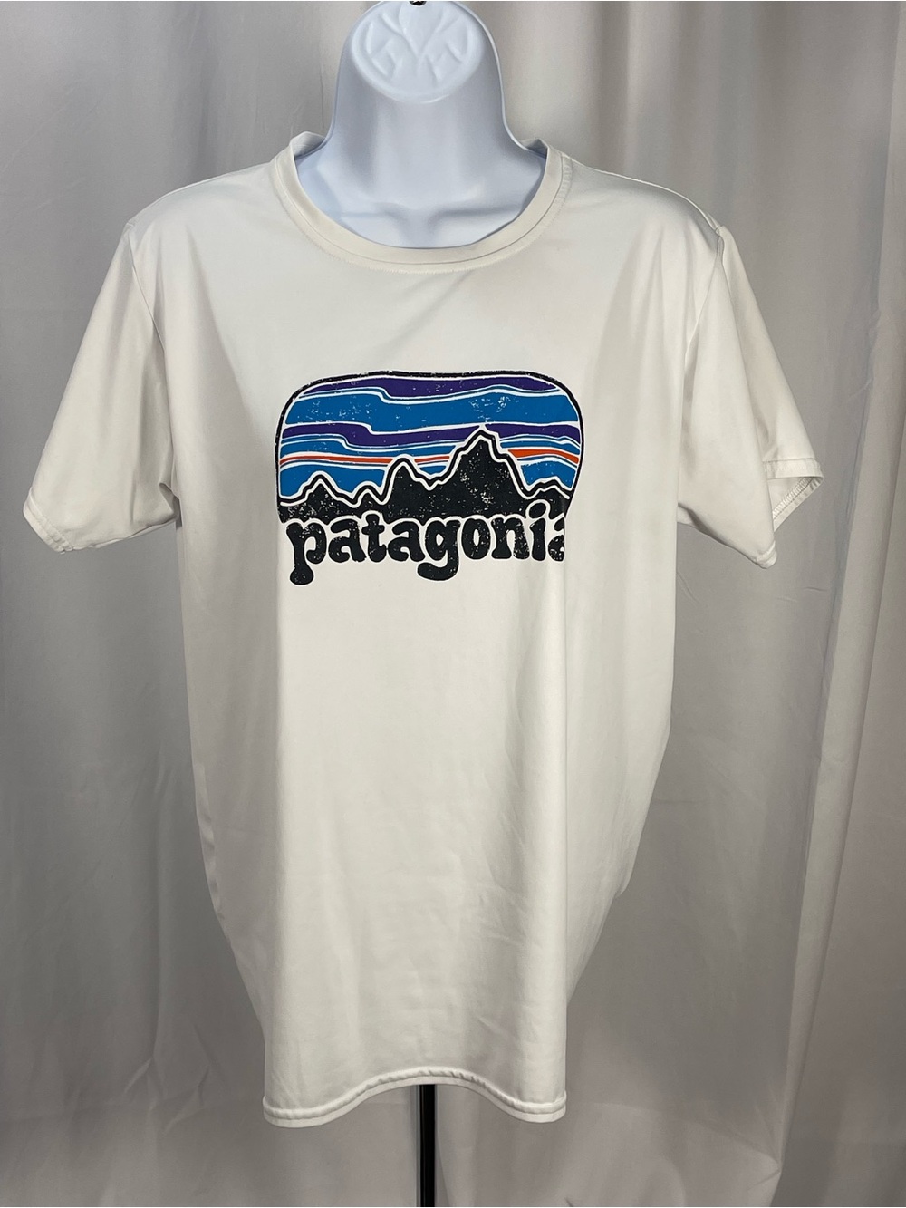 Patagonia White Short Sleeve Tee “Capilene Cool Daily” w/mountains logo